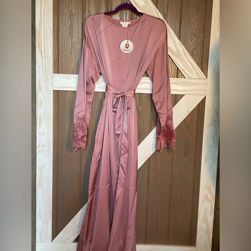 Women's Pink Lace Trim Nightgown W/Lace and sequin sleeve bottoms. SIZE 2X NWT - Image 2