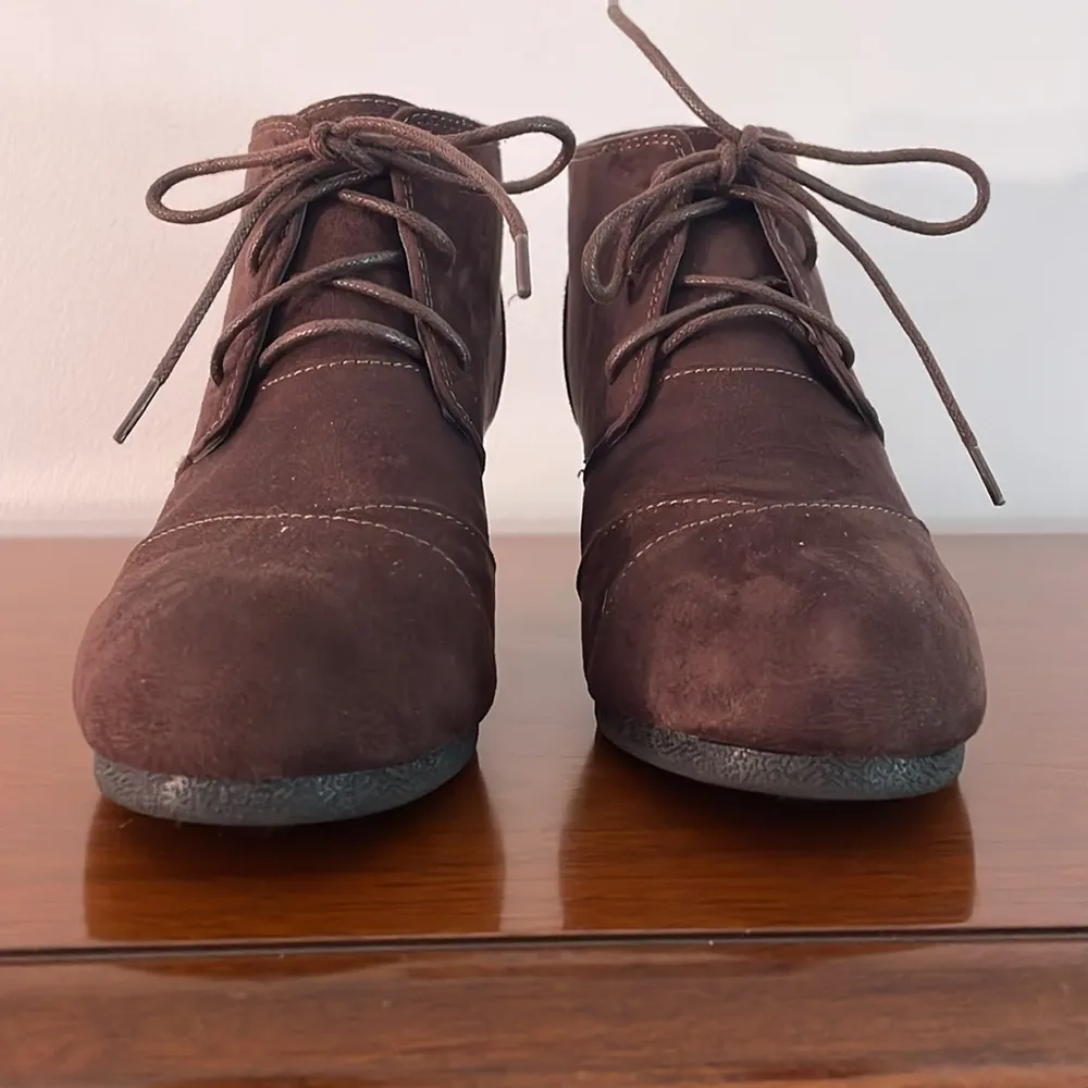 ILLUDE Brown Suede Lace - Image 2