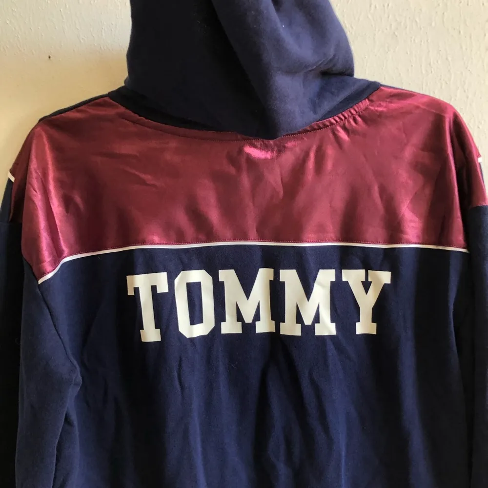 Tommy Hilfiger Sweatshirt Satin Stripe Tommy Logo Crop Hoodie Sz M EUC Y2K 90s - Image 8