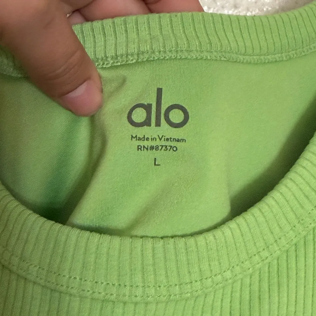 Alo Green Wellness Sport Bra in green Apple size Large - Image 5