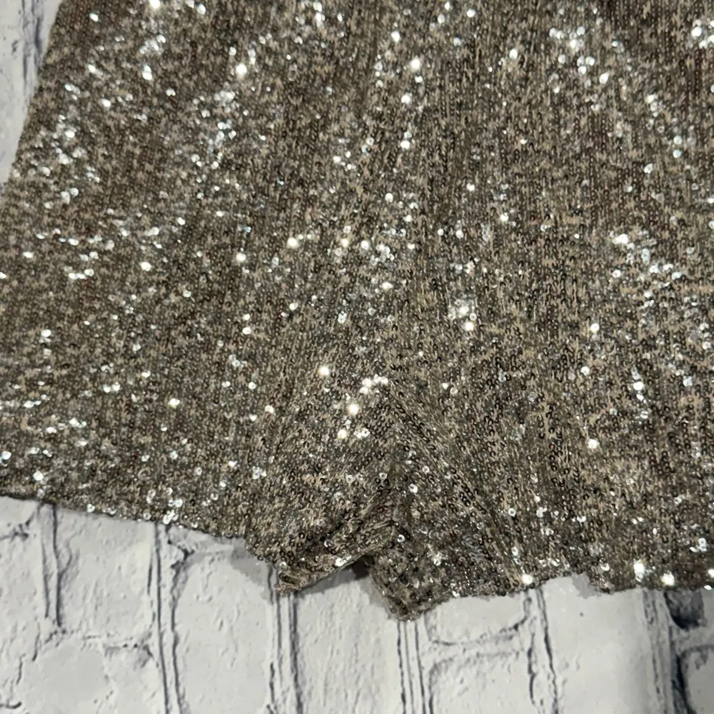 Gianni Bini  size 4 pull on sequin shorts - Image 5