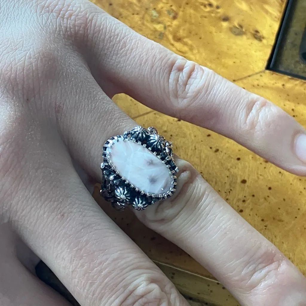 Natrolite Sterling Silver Floral Ring Size 7 - Image 4