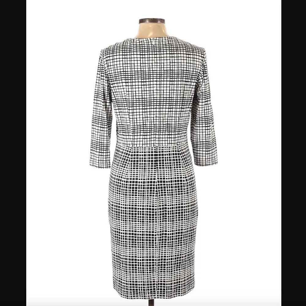 J. McLaughlin Dress 3/4 Sleeve Jewel Neck Front Pleat Mod Matrix White Black - Image 3