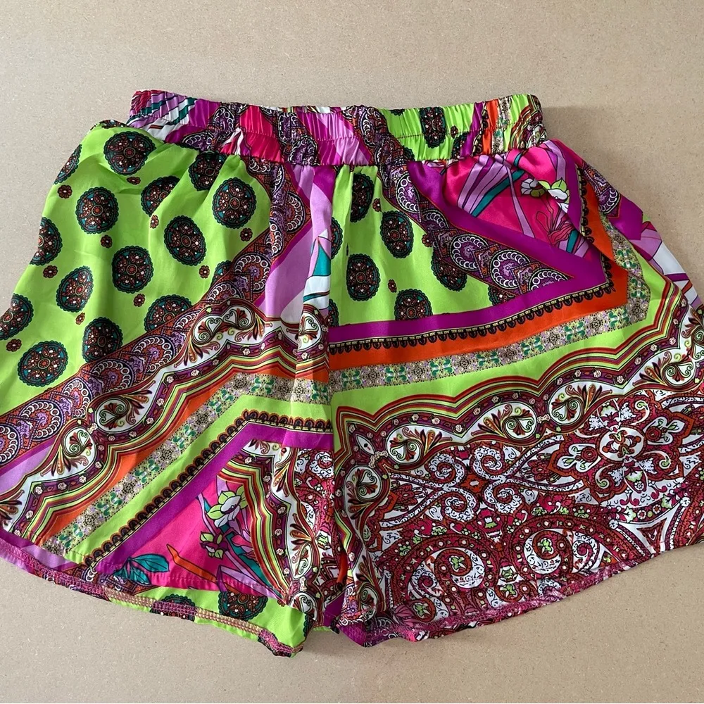 🌹SHEIN Slayr Plus Paisley Print Satin Shorts, Medium - Image 3