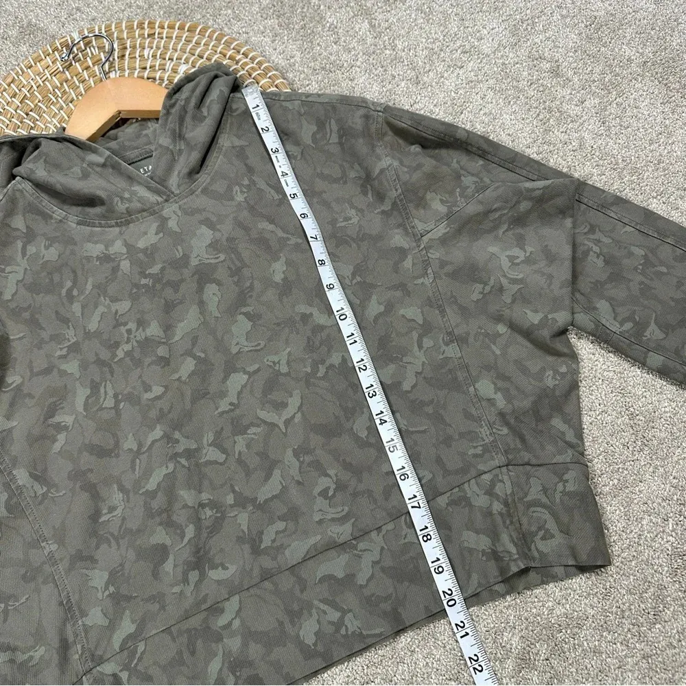 Athleta Farallon Printed Sweatshirt Hooded in Stratum Camo Laurel Olive Size S - Image 15