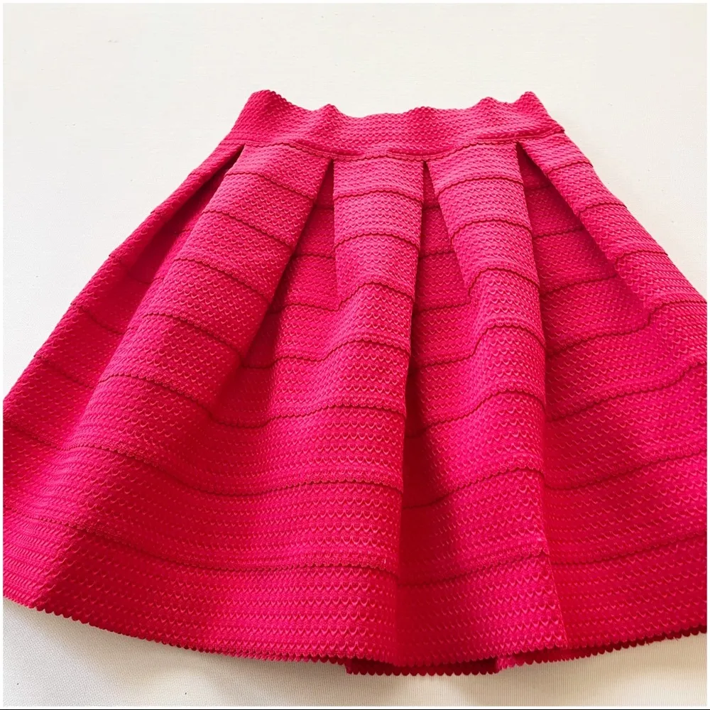 Textured Pleated Short Skirt - Image 5