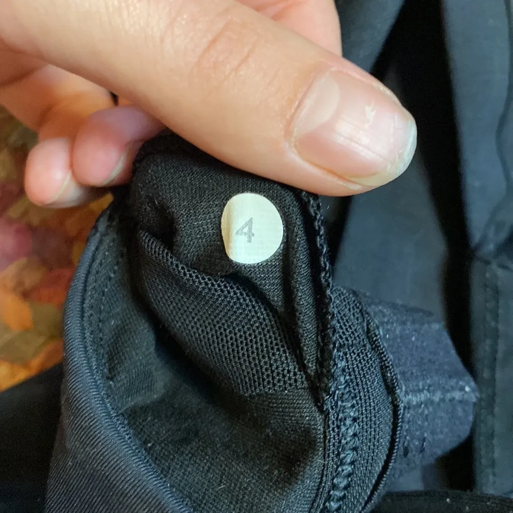 Lululemon  RUN STUFF YOUR BRA CROSS BACK ATHLETIC TANK TOP WORK OUT - Image 6