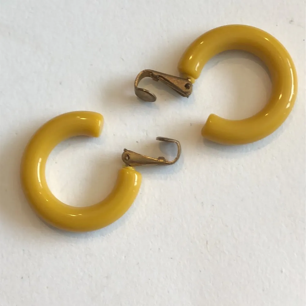 Vintage Japan Goldenrod Yellow Classic Hoop Clip On Earrings - Image 5