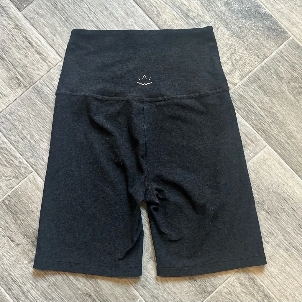 Beyond Yoga Spacedye High Waisted Biker Shorts Dark Heathered Gray Size Small - Image 2