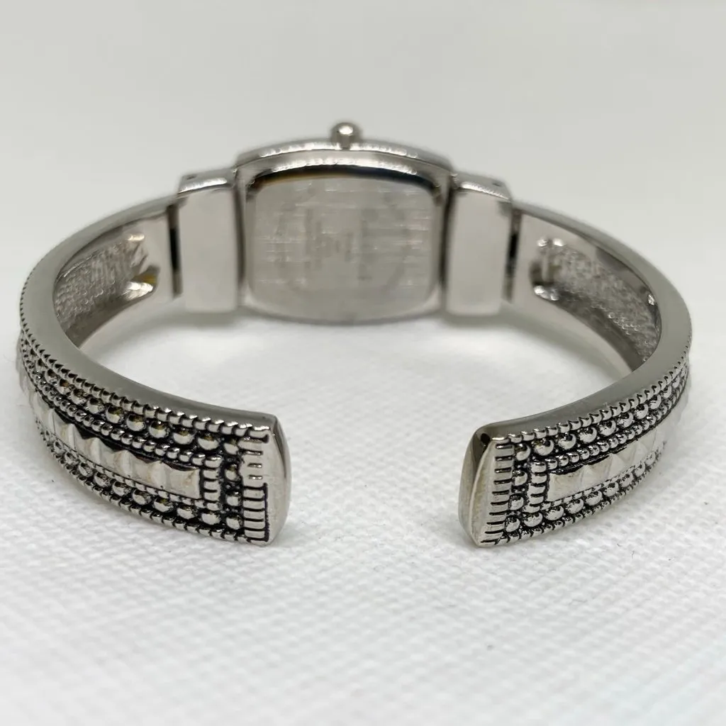 Peck & peck women’s watch silver tone cuff bangle bracelet quartz running - Image 4