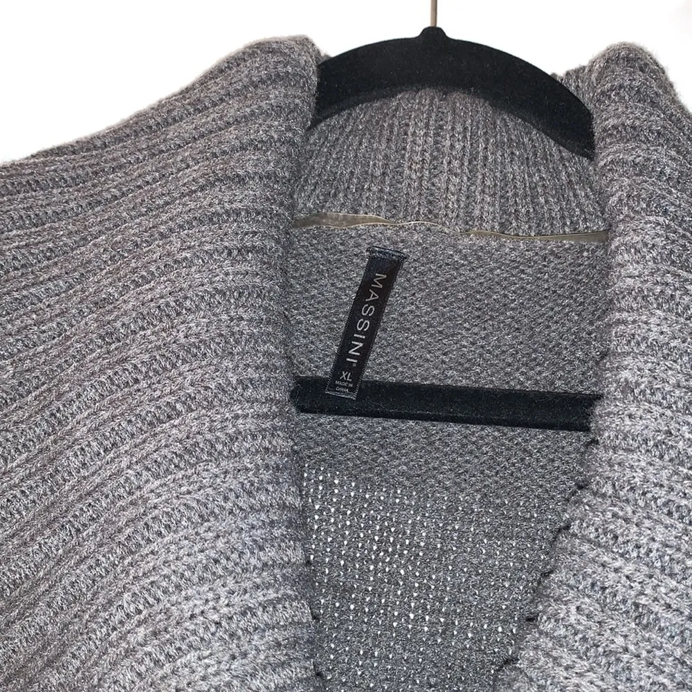 Good condition Massini turtle neck sweater - Image 2