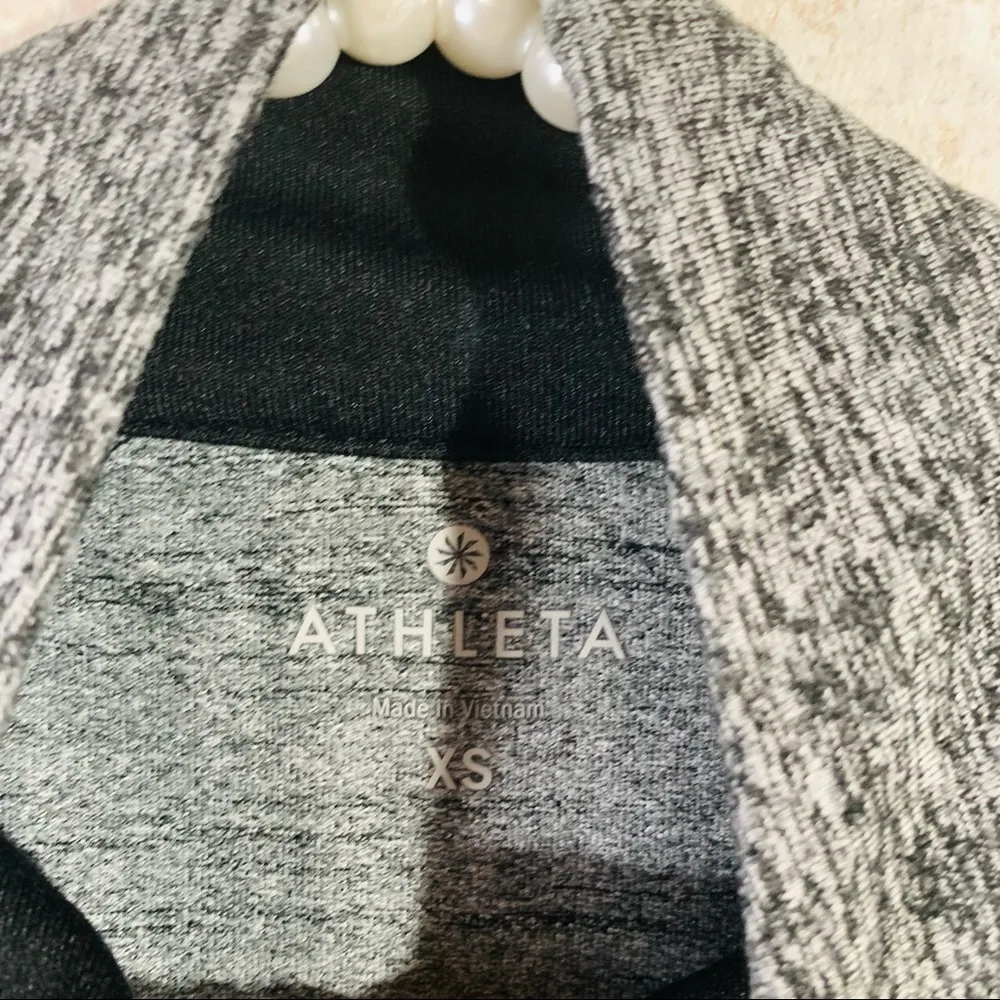 Athleta Running Wild Half Zip Pullover in Heather Gray and Black Size XS - Image 10