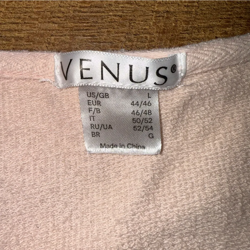 Venus  V-Neck Sweatshirt - Image 8
