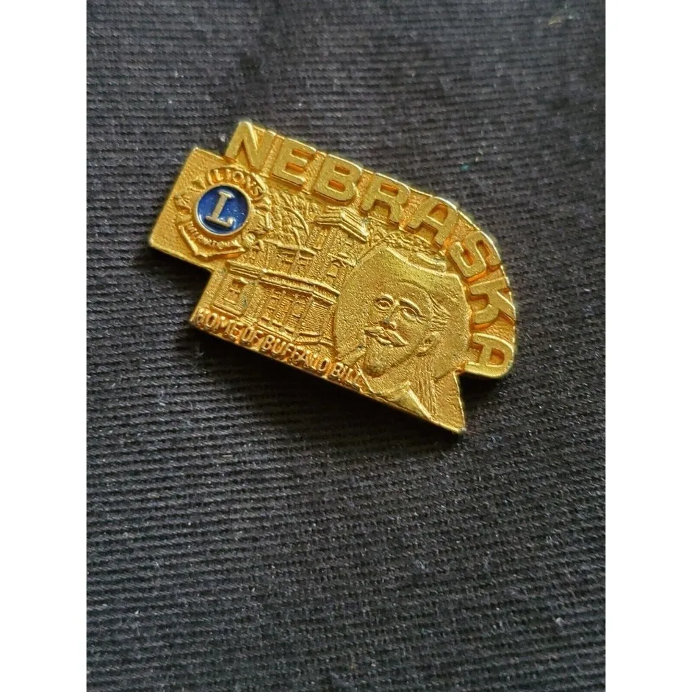 VTG State Nebraska Lions Club Home of Buffalo Bill Lapel Hat Pin Badge Gold Tone - Image 4