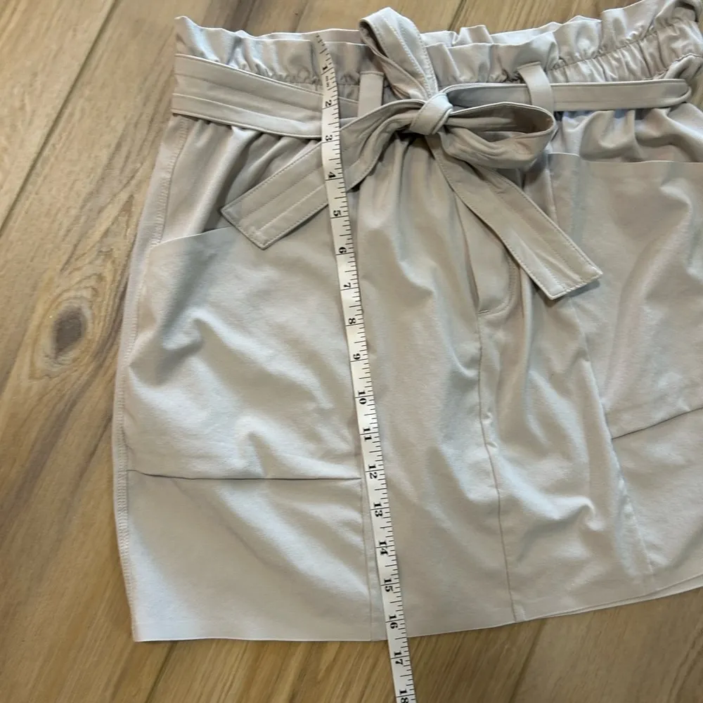 Athleta Skyline Skort "Paper Bag" Waist Khaki Stretch with Bow Size 6 - Image 4