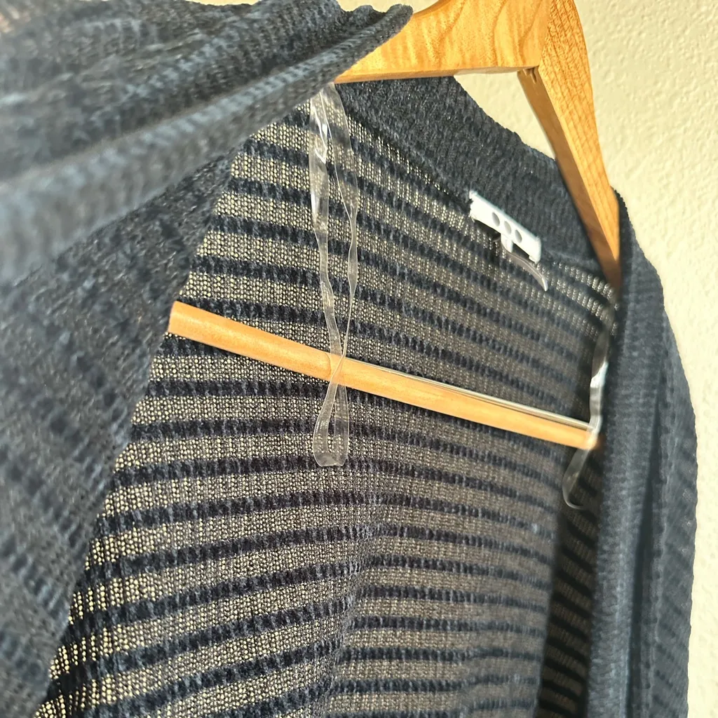 THREE DOTS Navy and sheer Cardigan. - Image 10