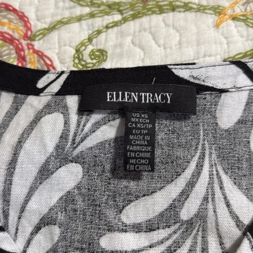 ELLEN TRACY women’s size XS Black and White Sleeveless linen v-neck gold zip top - Image 6