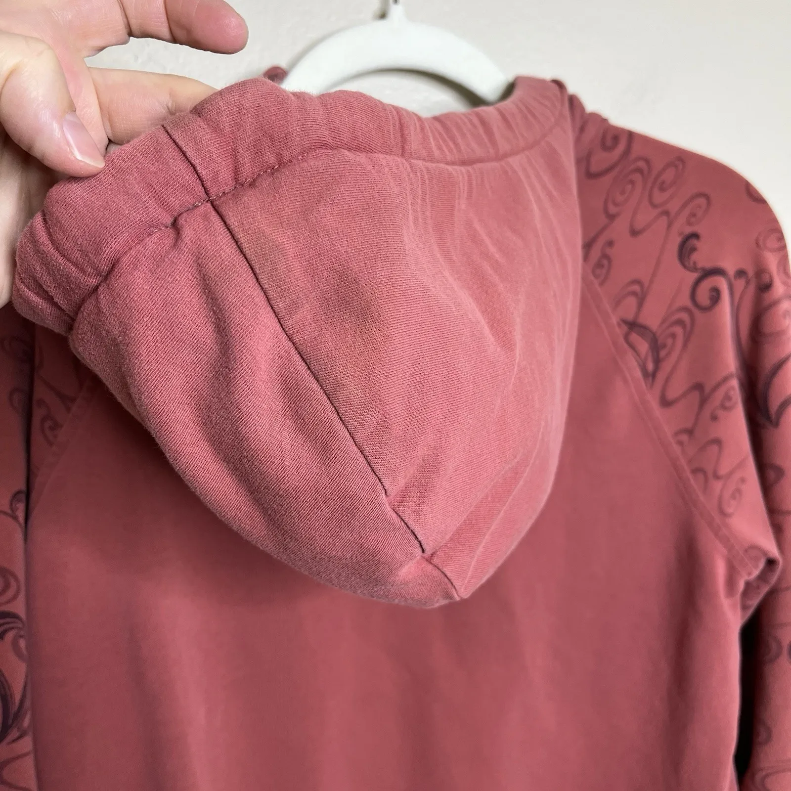 Women's Y2K Sweatshirt Hoodie REI Swirl Graphic 90s Gilmore Girls Organic Cotton Red Size M - Image 7