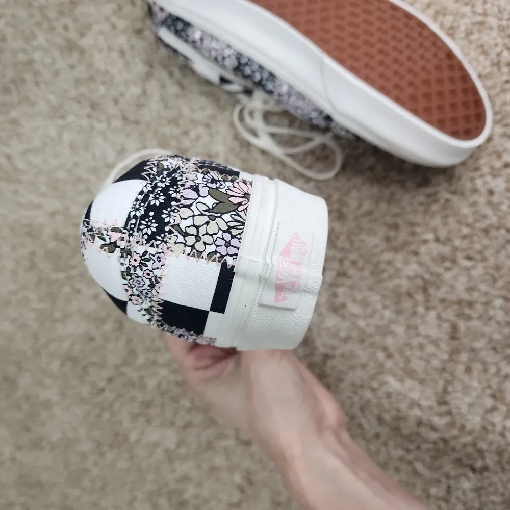 New Vans Old Skool Patchwork Floral sneakers in black/white - Image 4