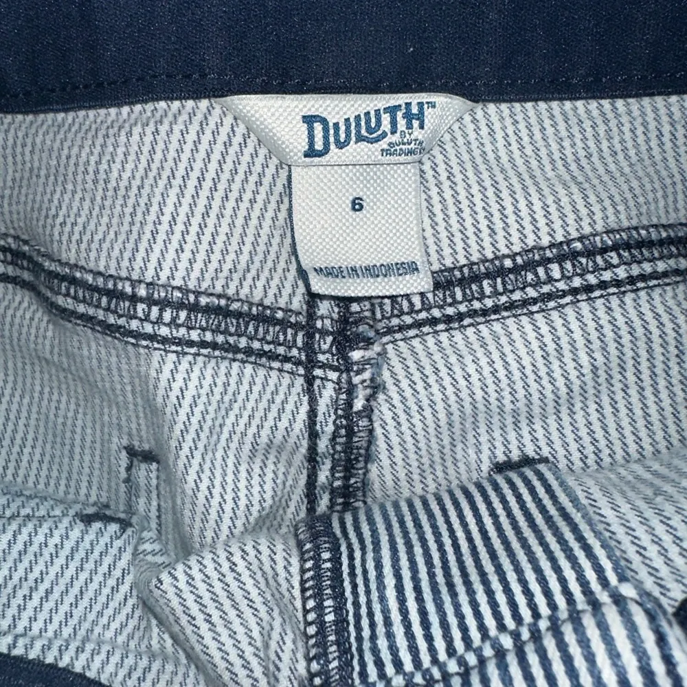 Women’s Duluth Trading Co. Shorts 6 Blue White/ blue Striped Carpenter Pockets - Image 2