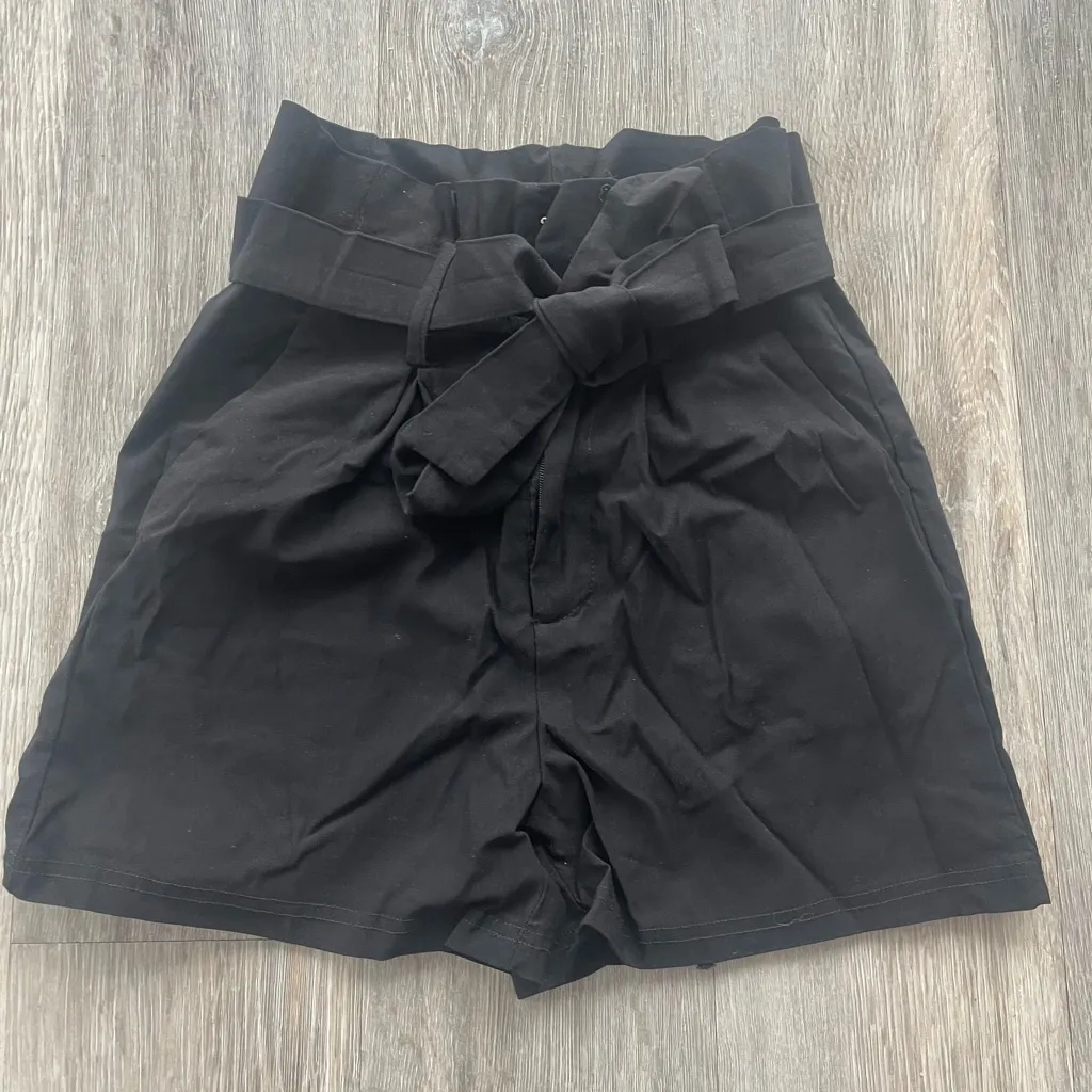 BLACK PAPER BAG STRETCHY SHORTS WITH BELT S - Image 3