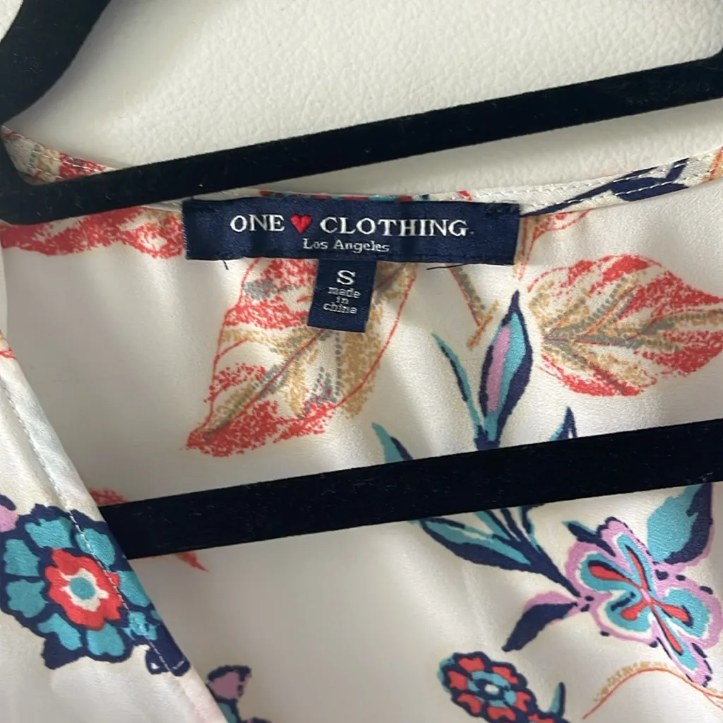 Women size small white Flower top open v neck sheer material wrap to side strap - Image 4