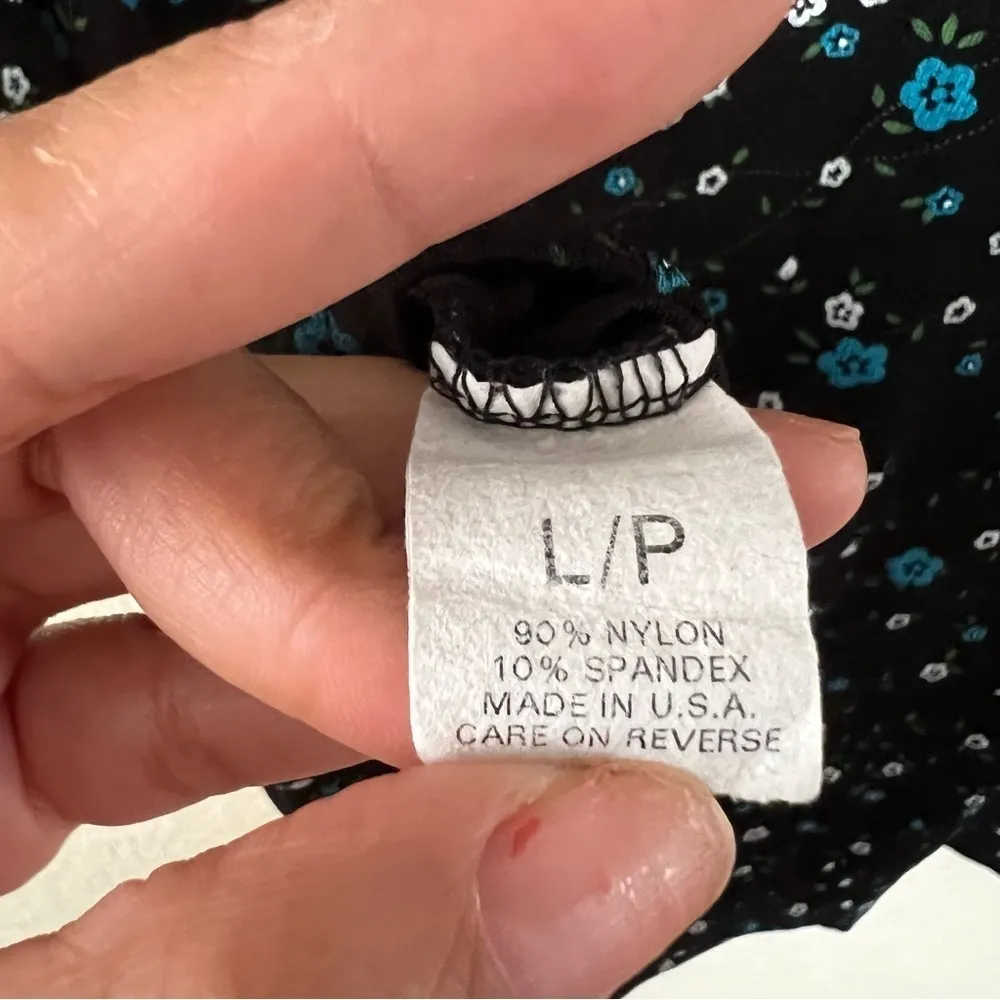 Briggs Stretch dressy floral blouse Size LP - Image 4