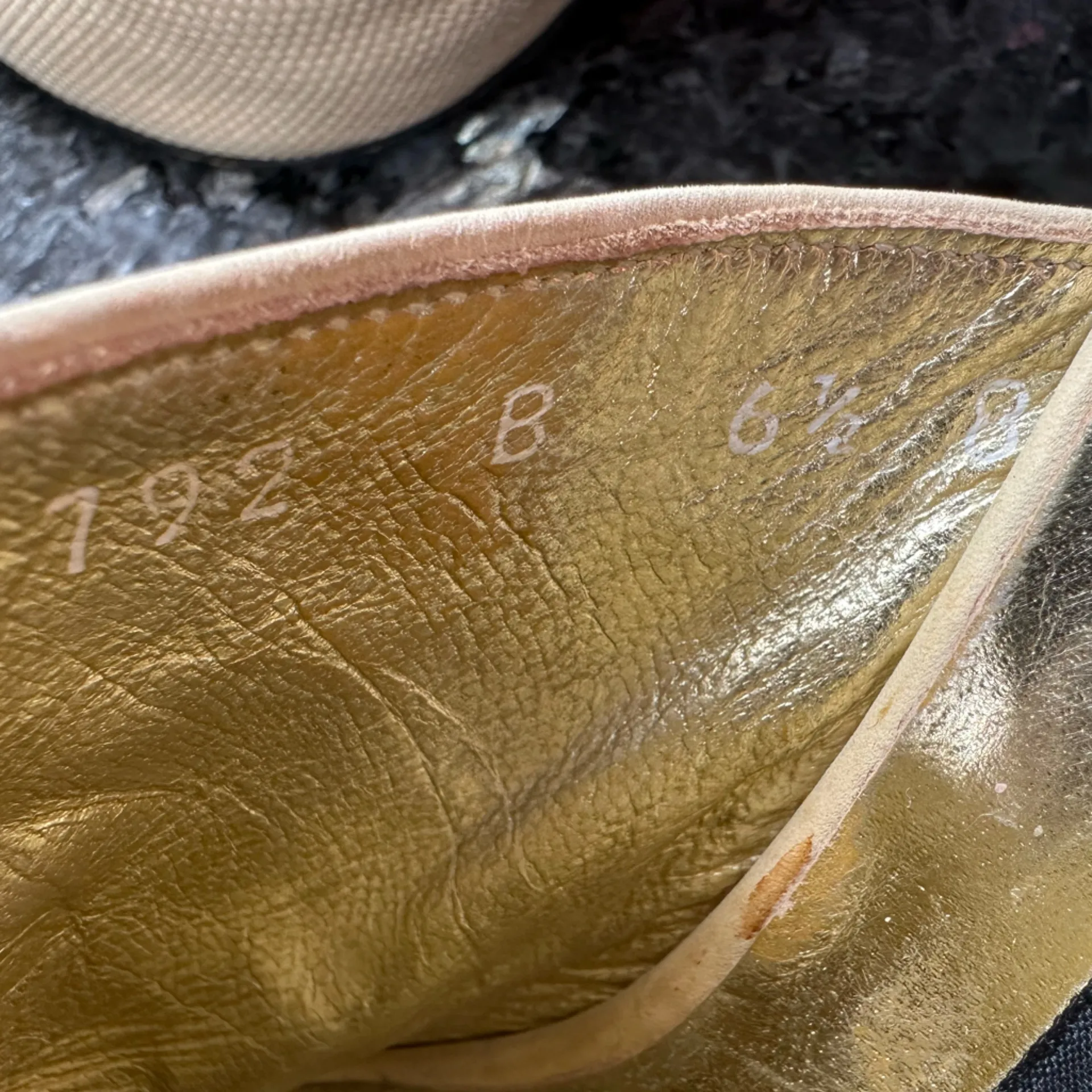 Escada Golden Tan Cloth Textured Mules Slip Ons Women’s Size 6.5 Made in Italy Gold - Image 6