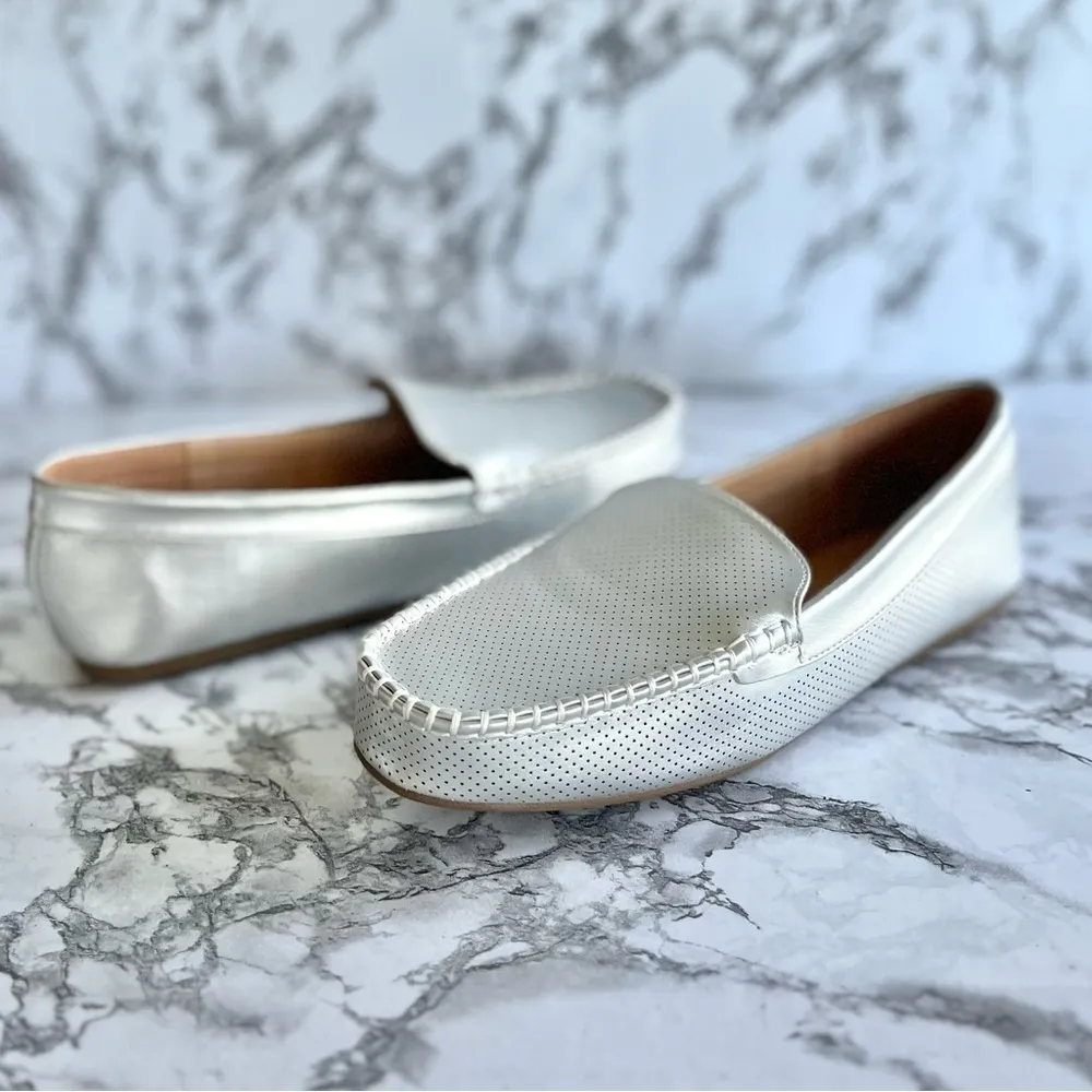 Journee Collection Halsey Moc Toe Silver Faux Leather Perforated Loafers NWOT 9 - Image 3