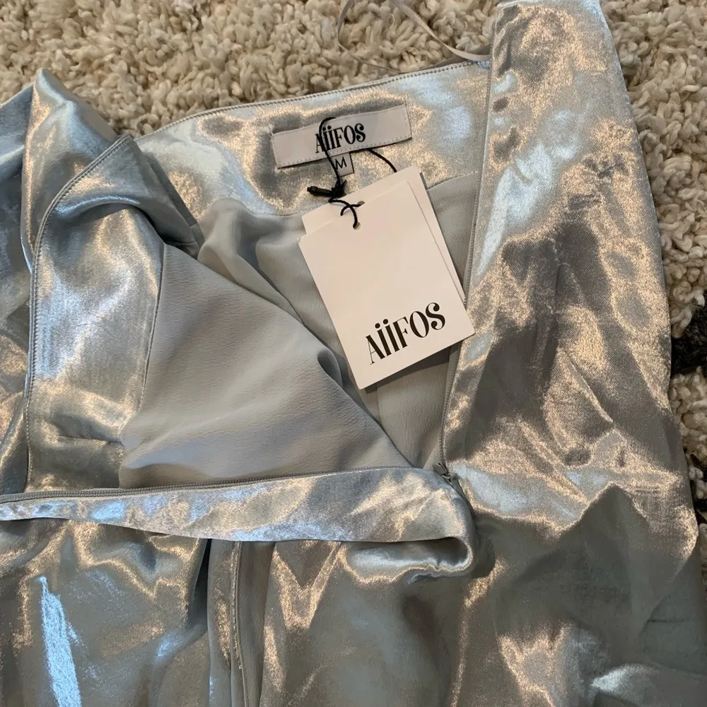 AIIFOS Orla Skirt in Silver Size M - Image 7