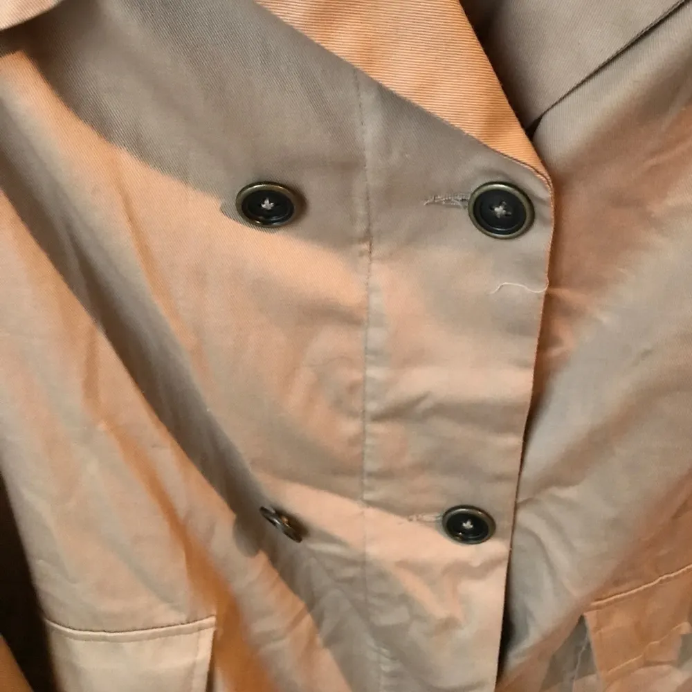 Size L short Beige trench coat TROYSMITH like new - Image 3