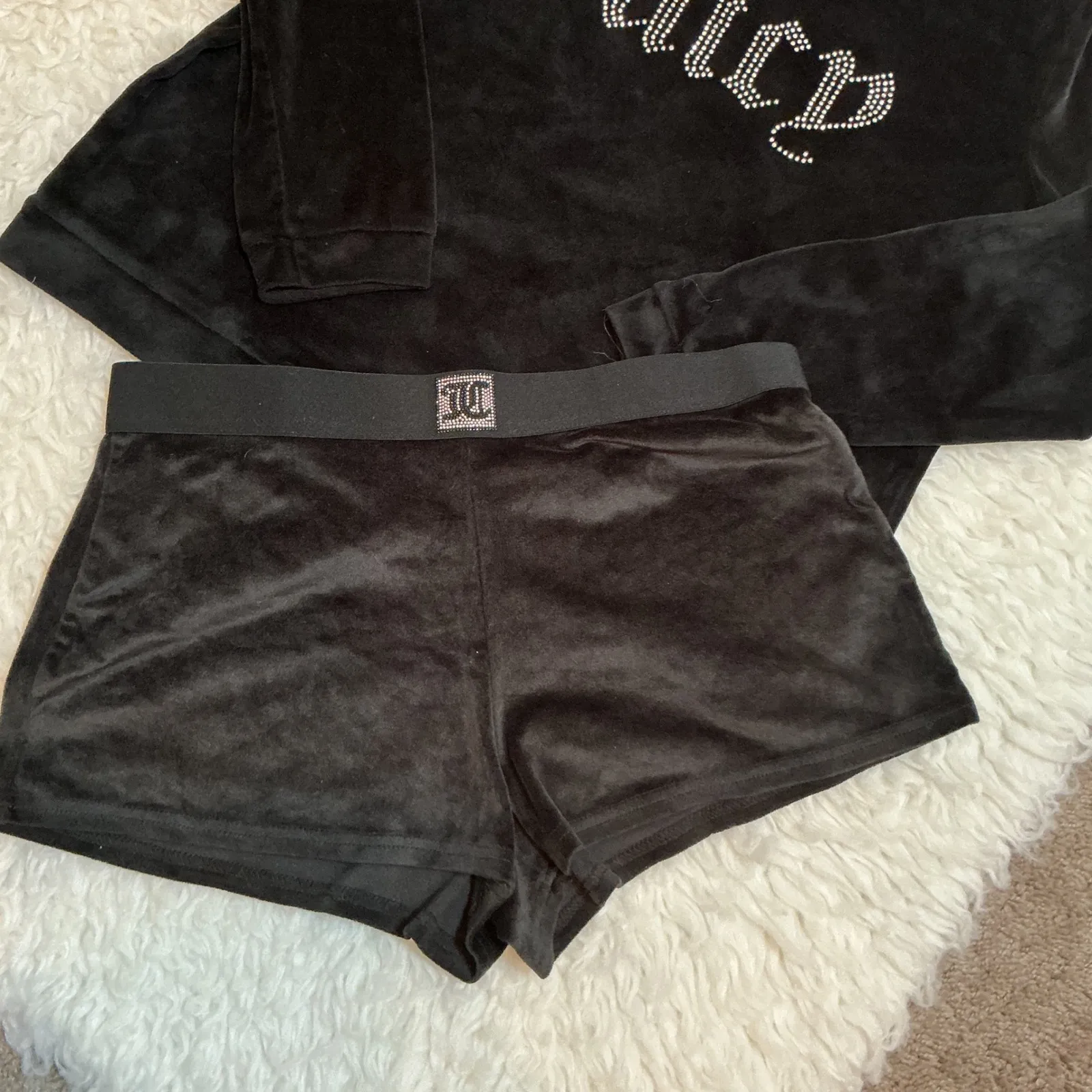 Juicy Couture Black Velour Rhinestone Logo Crewneck Long Sleeve Top Shorts Set M - Image 2