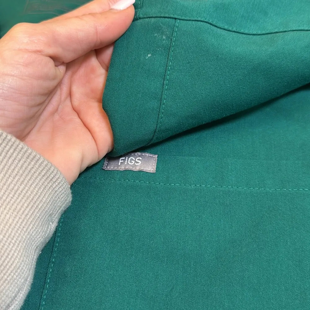 Figs Kelly Green Scrub Top - Image 5