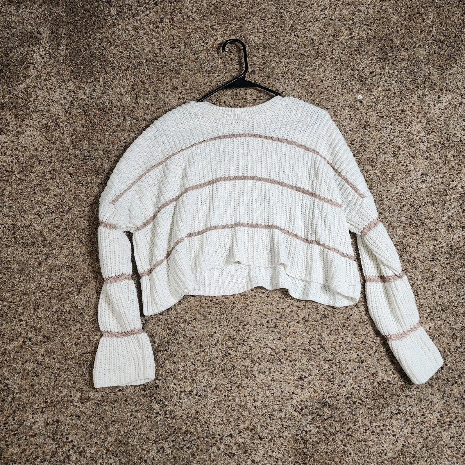 Moon & Madison Cropped Knit Pullover Sweater Size XS White Beige Oversize Brown - Image 2