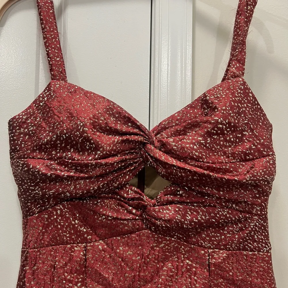 ML Monique Lhuillier Red Metallic High Low Gown Size 6 US $595 - Image 5