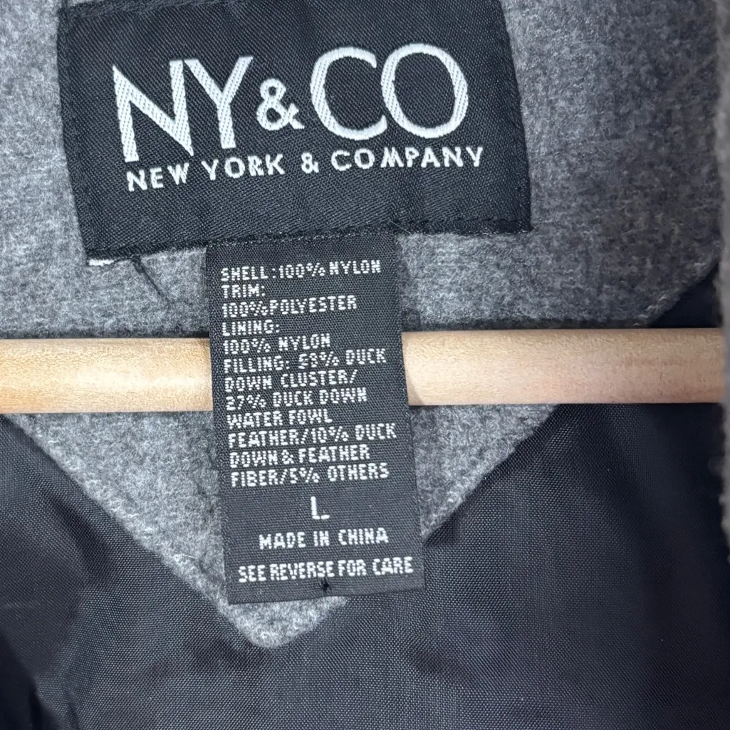 NY & Co Down Puffer Vest Womens L Black Zip Pockets Full Zip Casual Athleisure Size L - Image 7