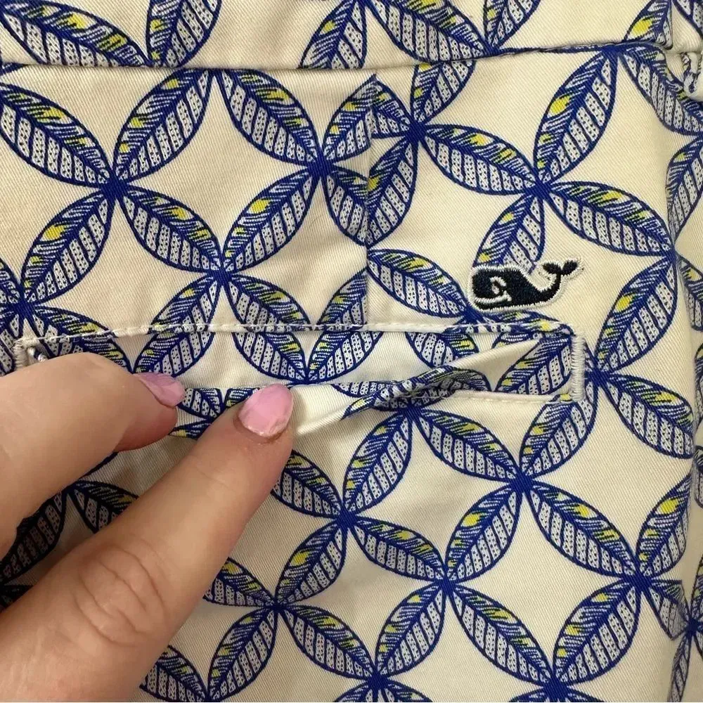 Vineyard Vines Shorts Blue & White Geometric Pattern Size 2 - Image 6