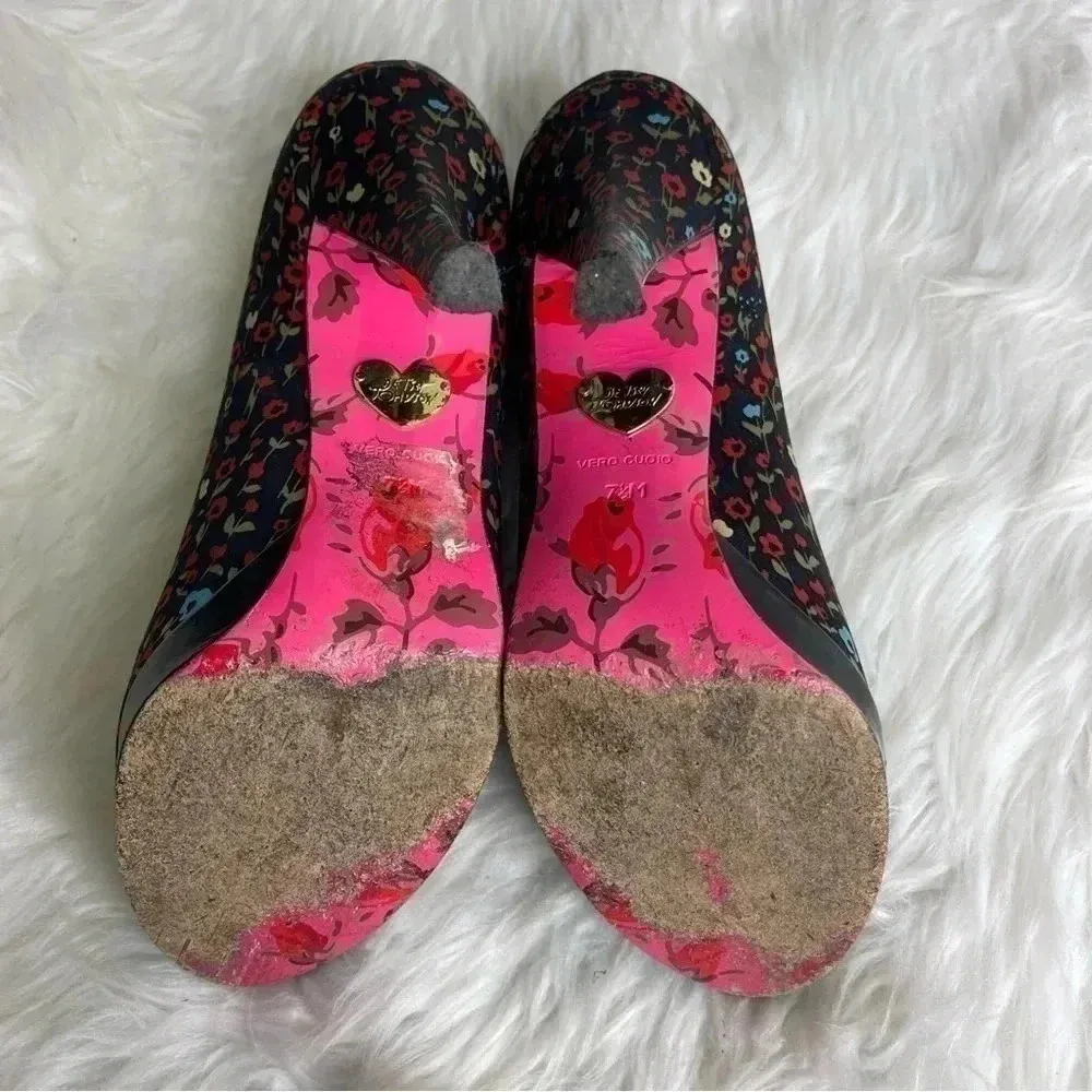 Betsey Johnson Satin Flower Pumps Size 7.5 Shoes Peep Toe Rosy II Black y2k - Image 3