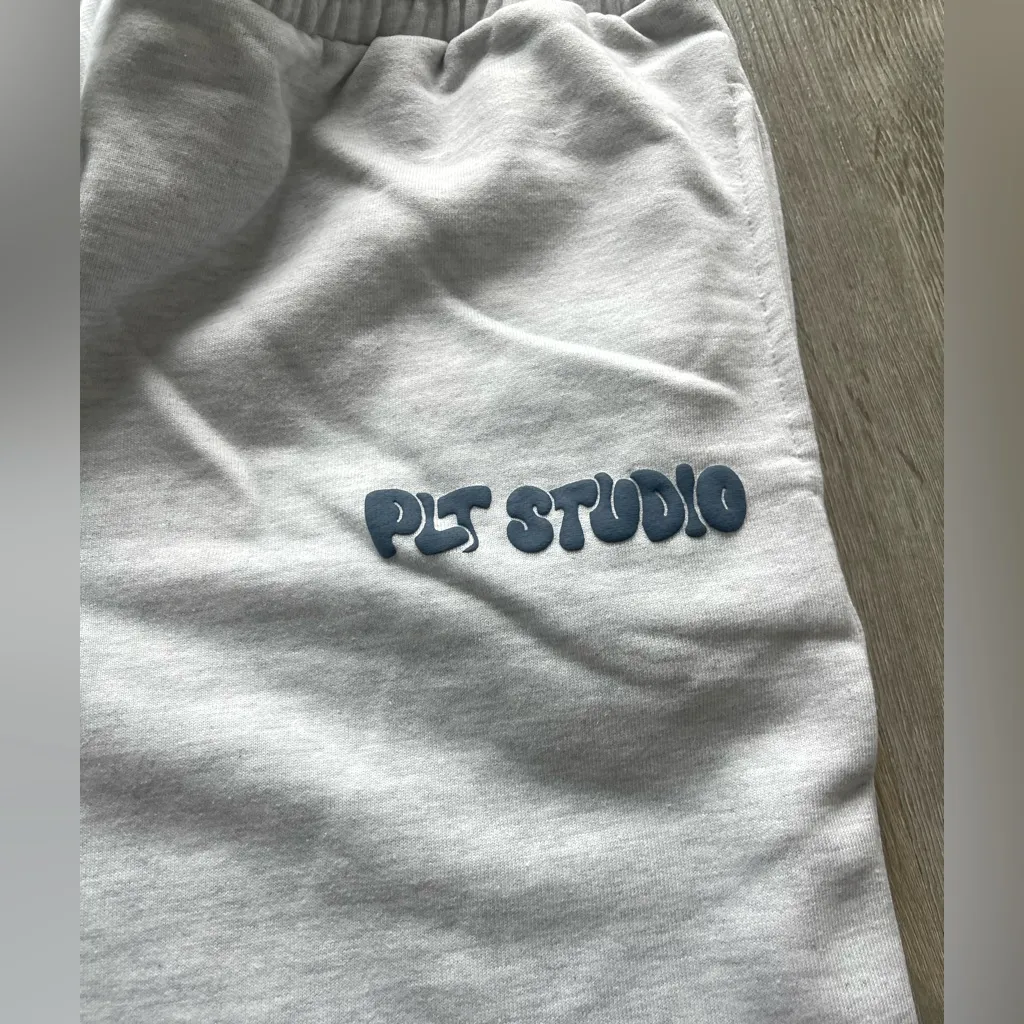 NWT PLT ASH GREY THICK OVERSIZED JOGGERS M - Image 5