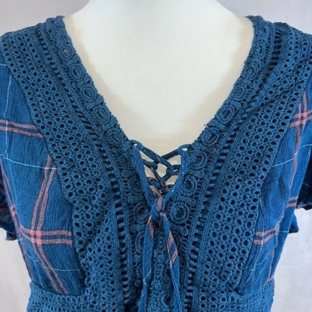 Torrid Babydoll Crinkle Plaid Crochet Inset Lace-Up Top size 0 (large) - Image 5