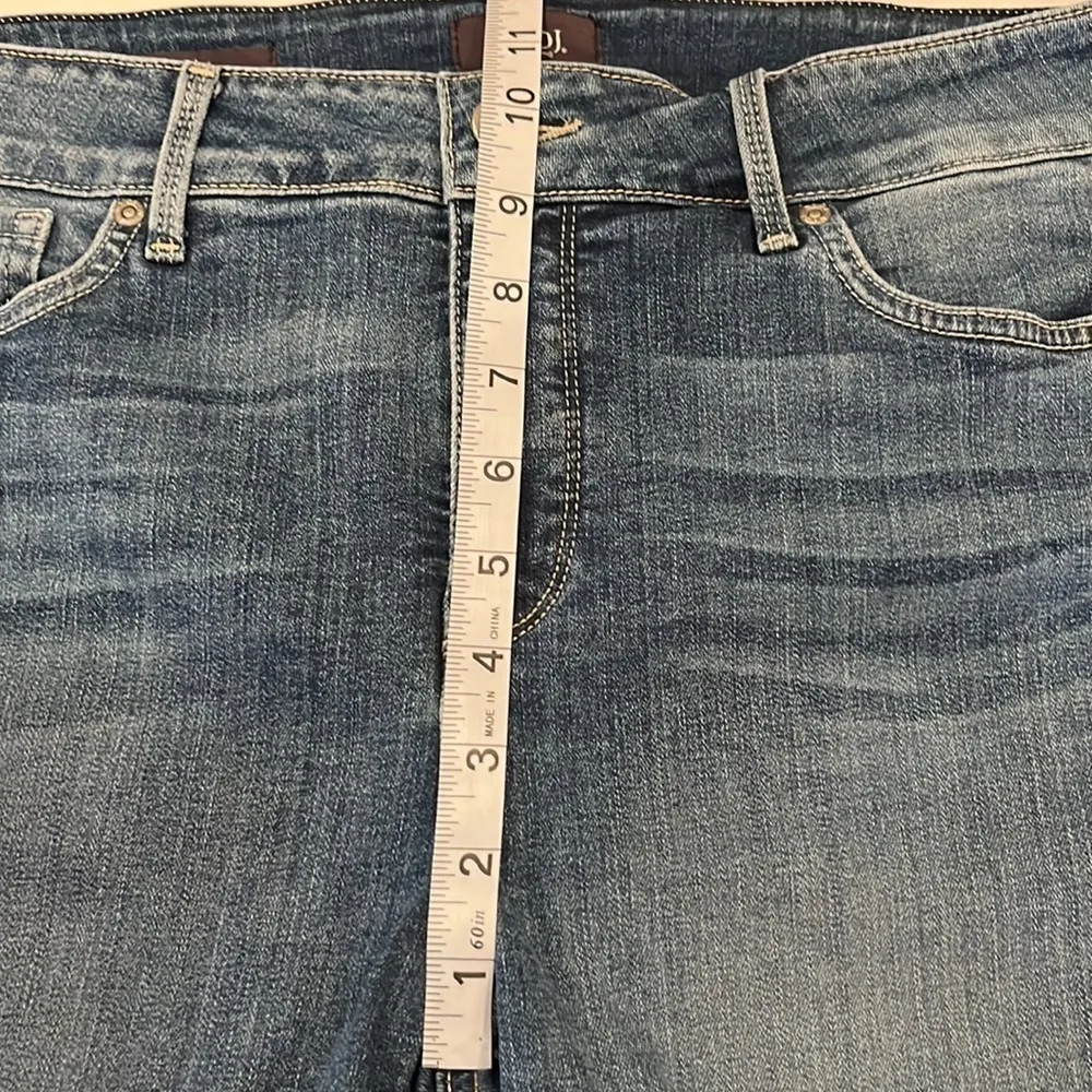 NYDJ Briella Cuffed Bermuda Shorts High Rise Size 10 - Image 4