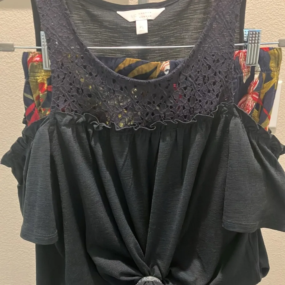 2fer spacegirly elastic waist Hawaii print with navy blue cold shoulder top LC Size undefined - Image 6