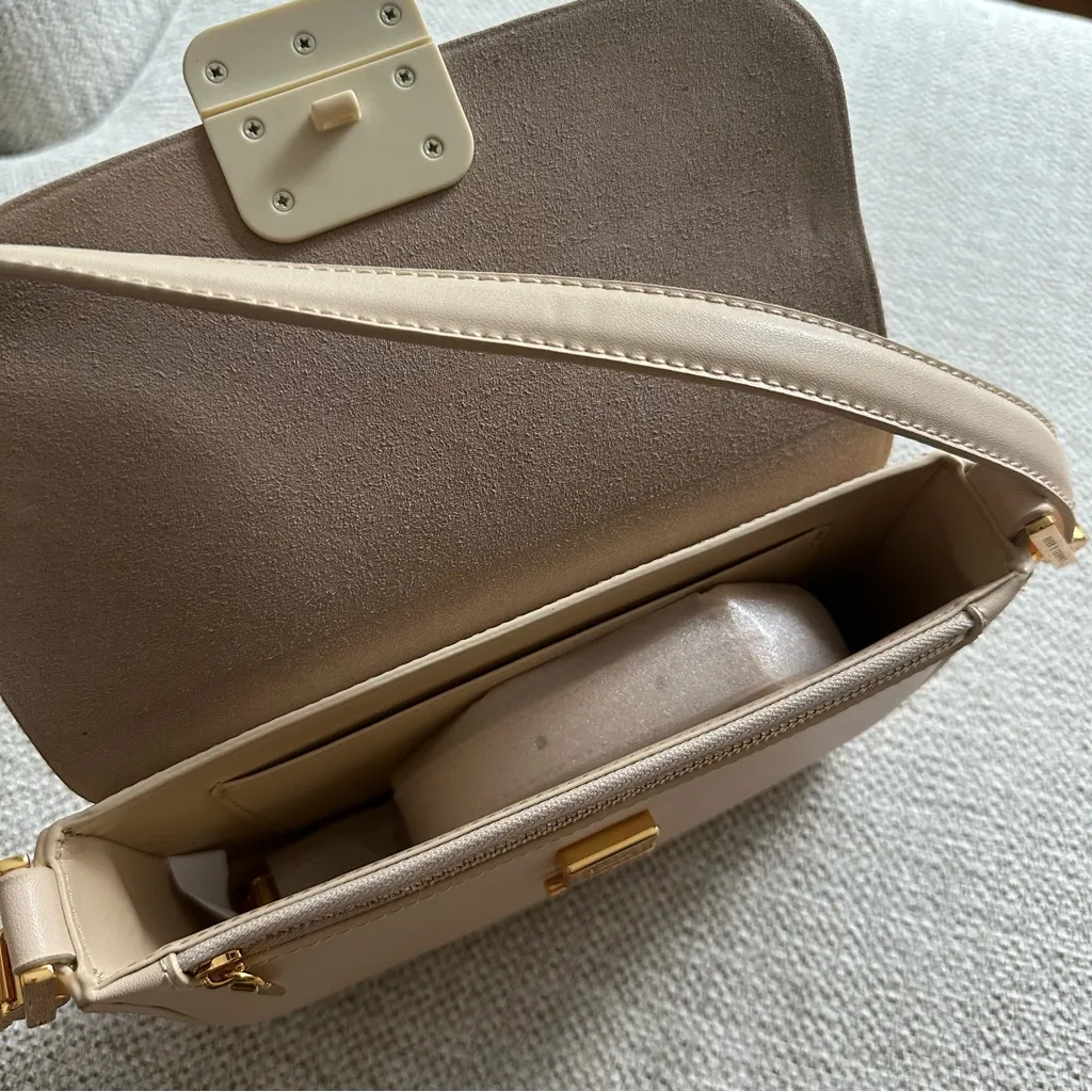 CHARLES & KEITH Koa Square Push-Lock Shoulder Bag - Image 6