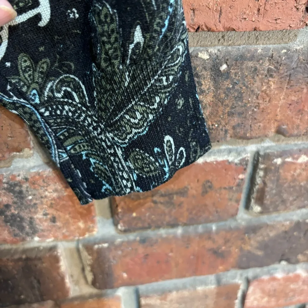 CB Established 1962 womens paisley v neck top black Small - Image 3