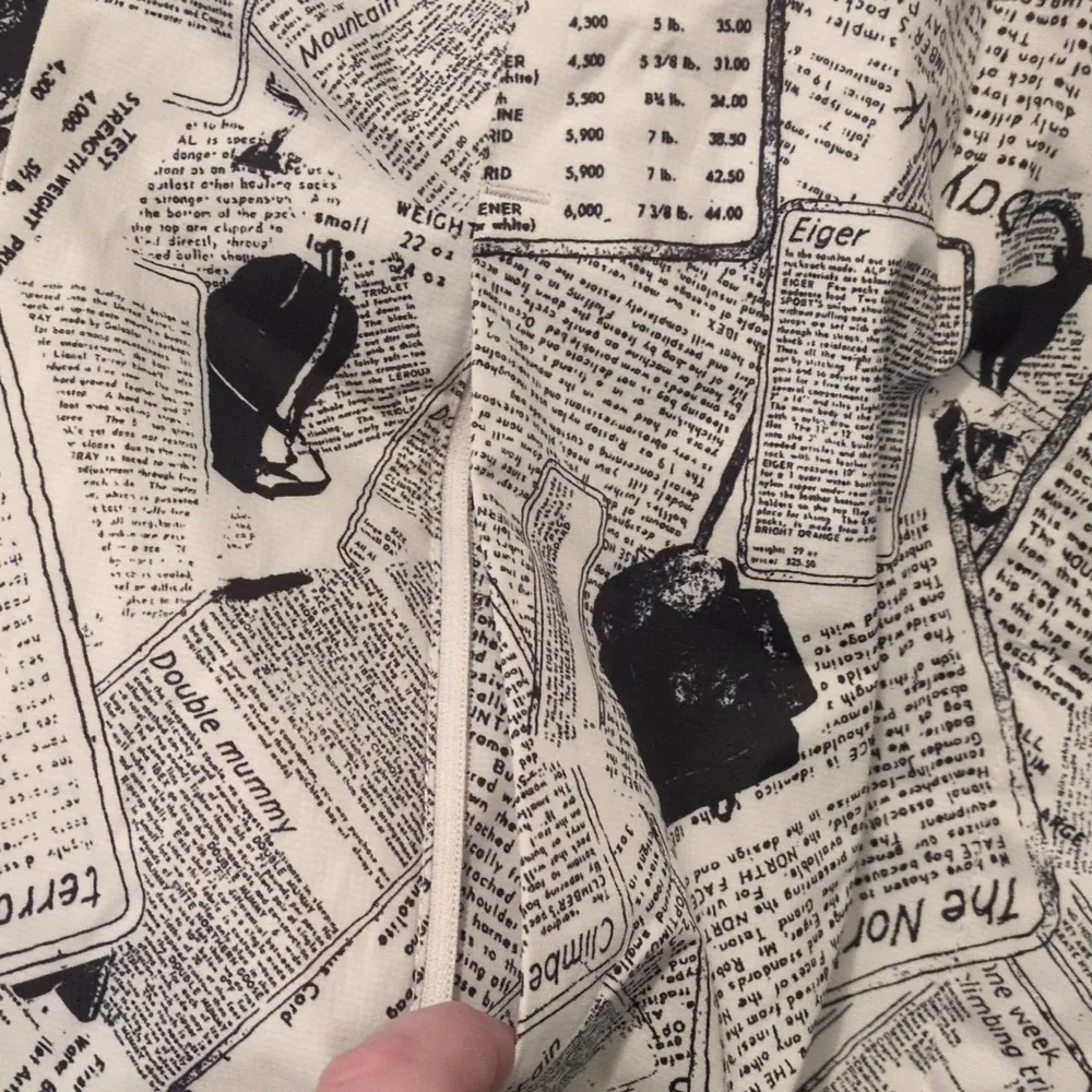 The North Face limited edition Berrien Jacket Newspaper Print Hooded size small - Image 3