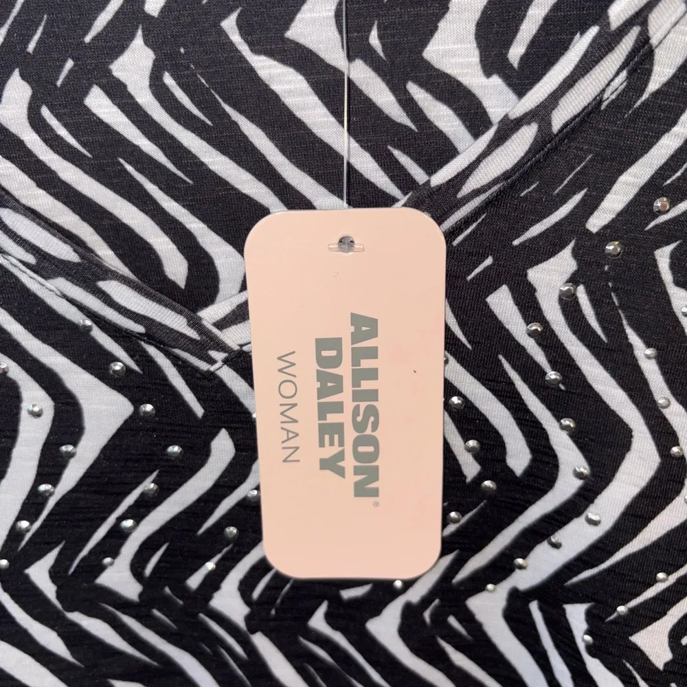 NWT Allison Daley Embellished Border Print 3/4 Sleeve V Neck Knit Top Size 3X - Image 3