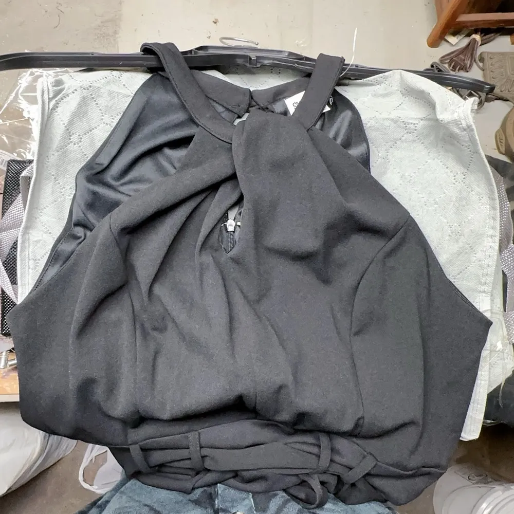 Shelby & Palmer overall pants dress sleeveless round neck open cut legs belt tie - Image 4