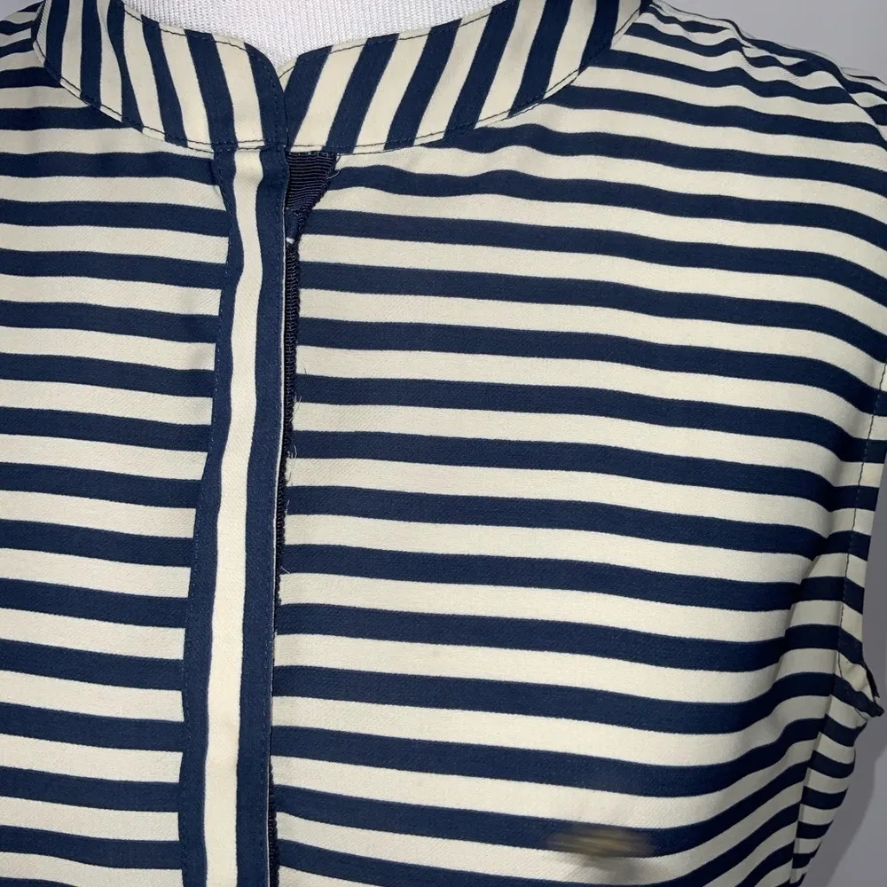Banana Republic Navy Blue & Light Tan Striped Sleeveless 1/2 Snap Size 6 - Image 8
