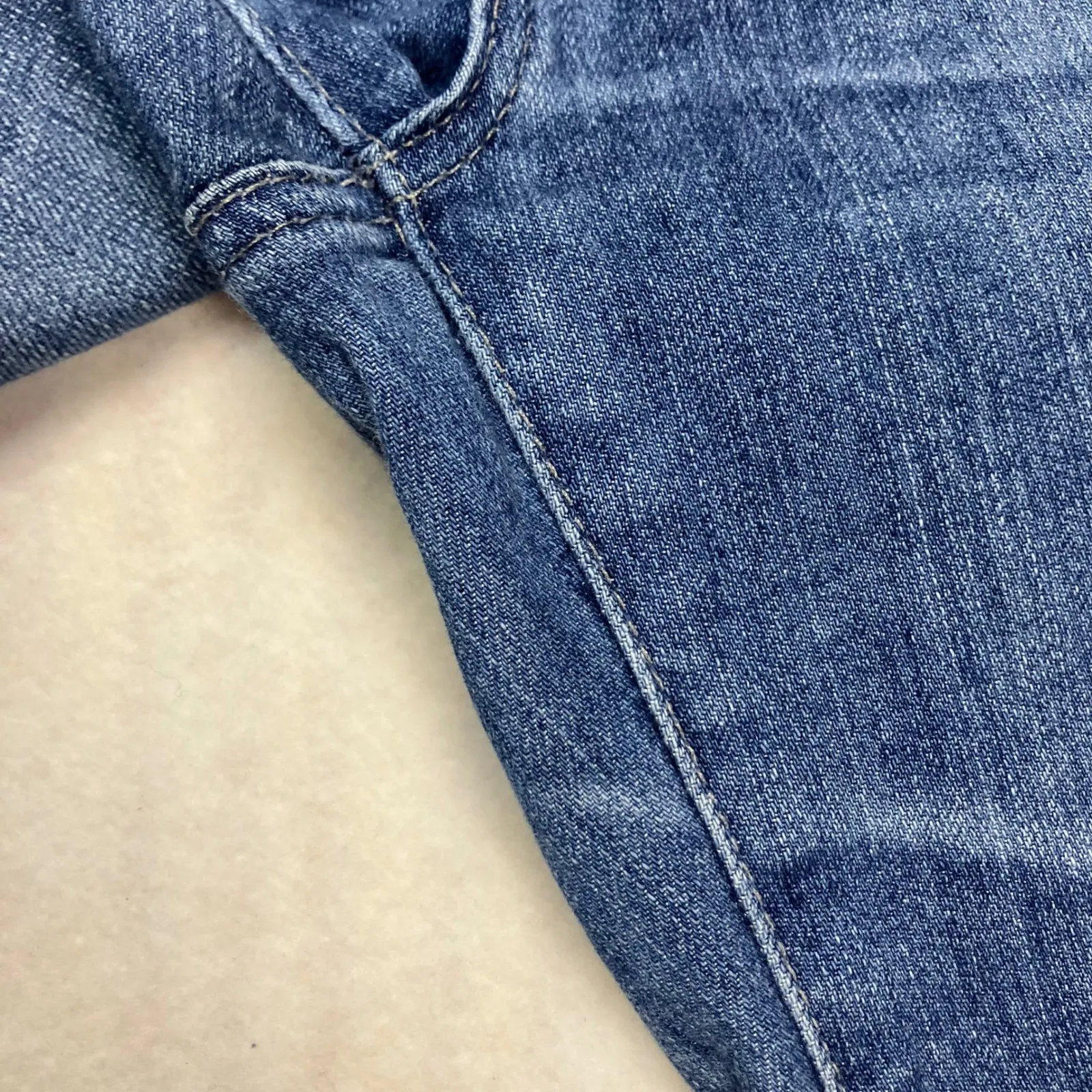 AG Adriano Goldschmied The Stevie Cuff Slim Straight Cuffed Jeans 26‎ Distressed - Image 8