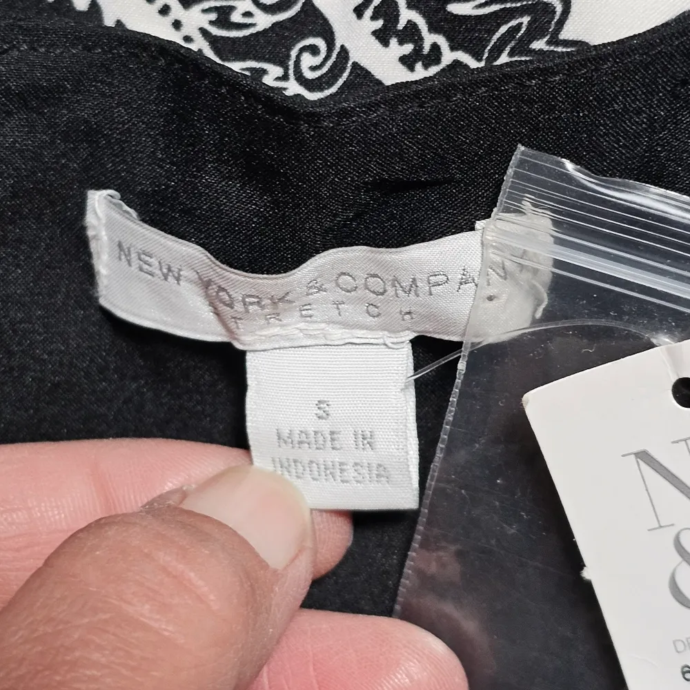 NY& CO Black & Ivory Geo Sleeveless Shift Dress Size Small - Image 5